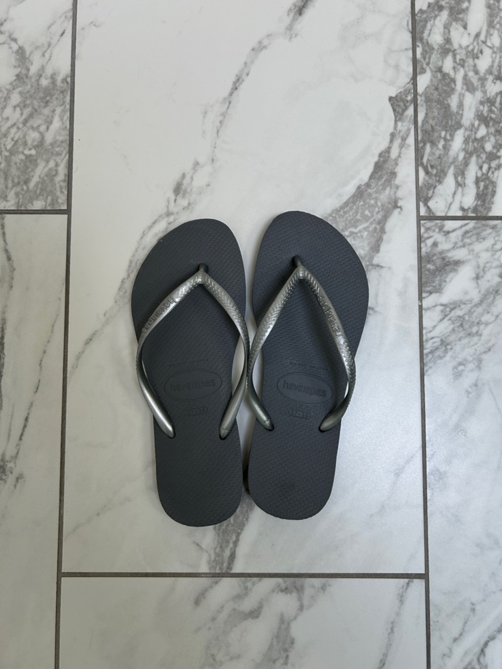 Havaianas Slim Flip Flops in Gret with Metallic Silver Straps